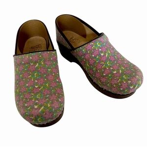 DANSKO VEGAN PURPLE FLOWER CANVAS CLOGS SIZE 38